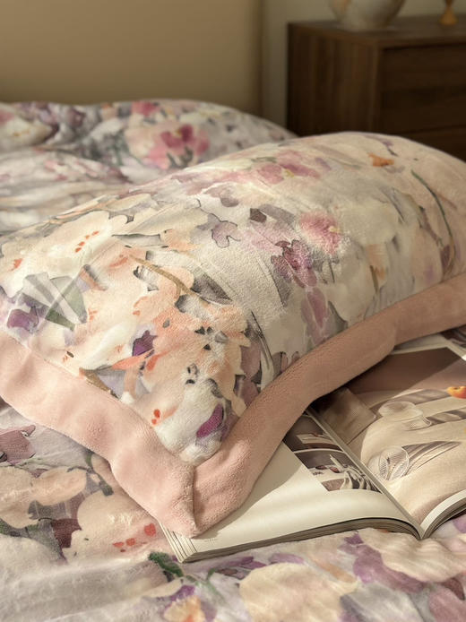 德国百年品牌👉【舒雅生活｜双面波斯暖绒印花四件套】✅A类标准，无甲醛，无芳香胺，无荧光剂  ✅超细旦纤维，双面波斯暖绒，绒感丰富，一触即暖，持久锁温 🔸240g/m2超高克重， 🔸 商品图9