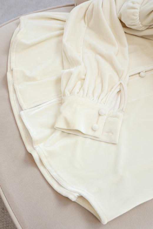 寻花漾|优雅立体盘花丝绒上衣 商品图5