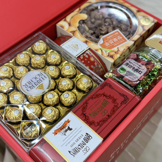 【高定甄选零食合集大礼包】一礼在手，w天下我有，品鉴世界的美食~~~ 超大箱零食大礼包种🤩这回彻底不用纠结了‼️ 一礼在手天下我有✅很是期待一箱好运 商品图5