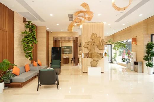 【春日赏花】黄花风铃木，满眼金黄：广西南宁广旅康养酒店（体育中心总部基地地铁站店）旅居，¥999起/单人7晚/15晚/30晚，2人起订， 近青秀山景区，解锁「五养疗愈」东方康养 商品图2