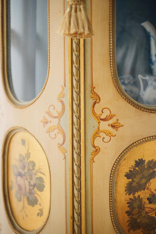 独角鹿西洋古董1890年代法国出品花卉飞鸟主题马丁漆彩绘装饰实木玻璃展示柜 商品图7