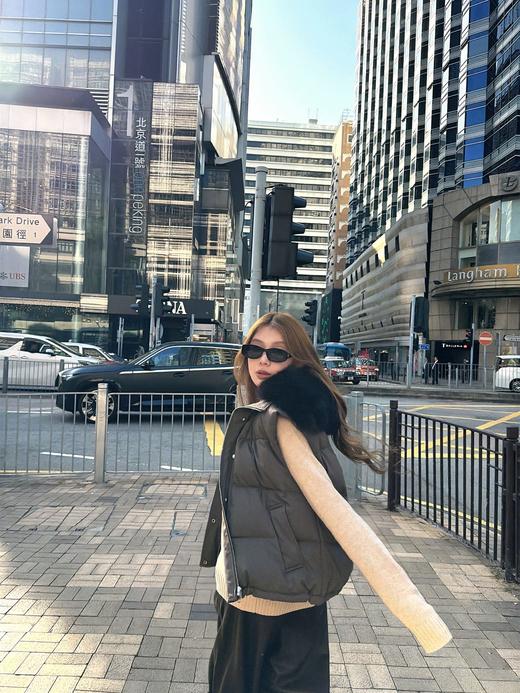 【非质量问题不退】PP25-LP狐狸毛领鹅绒马甲(TT*PP) 商品图6