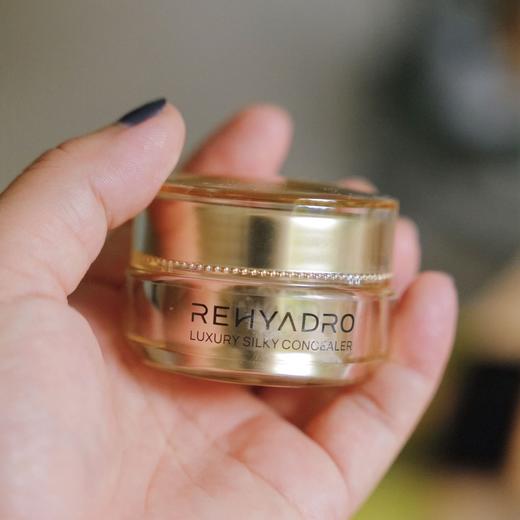 【遮瑕霜】仰仰专享 闭店清仓·润熙泉小金罐遮瑕霜奢润丝柔遮瑕霜，毛孔、痘印、黑眼圈、泪沟「橡皮擦」，12h持妆扒脸，将妈生好皮焊在脸上 点涂遮盖面部瑕疵 全脸薄涂当粉底液 打造薄雾微哑光妆效 商品图3