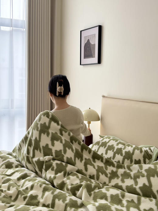 德国百年品牌👉【舒雅生活｜双面波斯暖绒印花四件套】✅A类标准，无甲醛，无芳香胺，无荧光剂  ✅超细旦纤维，双面波斯暖绒，绒感丰富，一触即暖，持久锁温 🔸240g/m2超高克重， 🔸 商品图6