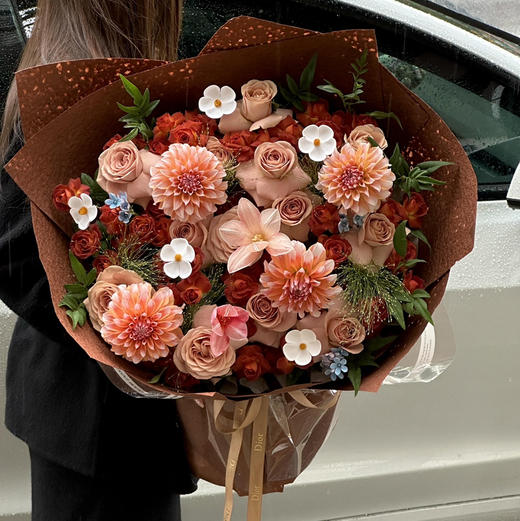 《唐顿庄园》卡布奇诺奶油桃子巧克力泡泡郁金香花束 商品图0