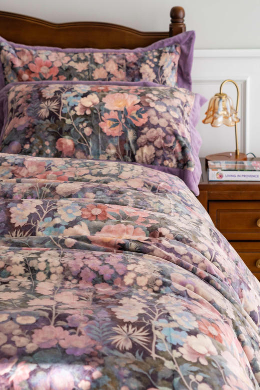 德国百年品牌👉【舒雅生活｜双面波斯暖绒印花四件套】✅A类标准，无甲醛，无芳香胺，无荧光剂  ✅超细旦纤维，双面波斯暖绒，绒感丰富，一触即暖，持久锁温 🔸240g/m2超高克重， 🔸 商品图0