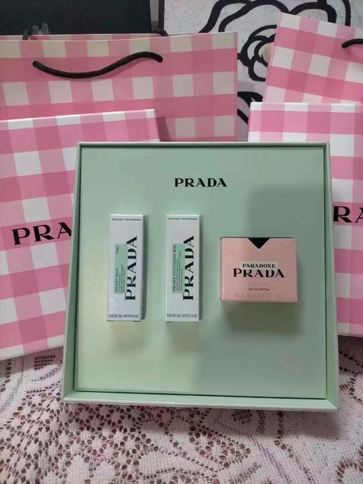【爆款】送礼袋！普拉达三件套粉格四方礼盒配礼袋（银管口红U001/B107-B101-我本莫测7ml） 商品图2