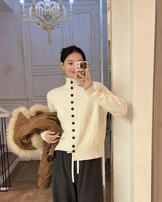 【门店同款】ENJOY冬季“暖冬知性”麻花开衫毛衣 168843757 商品图0