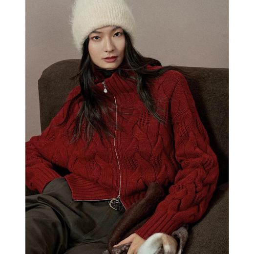 一店k （珍稀内蒙山羊绒！）新年战袍锁死！珍珠拉链羊毛开衫显贵💯高精密绞花镂空+双头珍珠拉链，精致贵气和日常实穿直接焊身上！松弛中又透着精致感！秋冬单穿内搭大衣都超适配！高领绞花拉链针织毛衣 商品图0