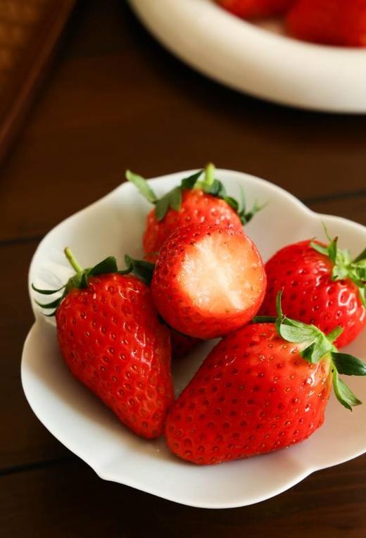 上海本地章姬奶油草莓&(甜蜜之吻)白露 商品图1