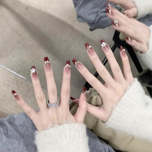 【新年美甲❗ins风潮流造型】穿戴甲高级感酒红法式美甲ins风穿戴美甲甲片显白假指甲美甲。rf 商品图1