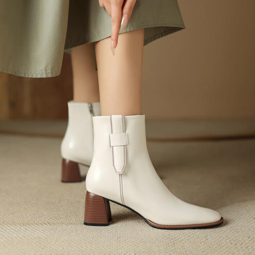 【预售5天】短筒女靴子秋冬新款简约时尚短靴抽带设计粗高跟时装靴HCYYHD&5015 商品图0