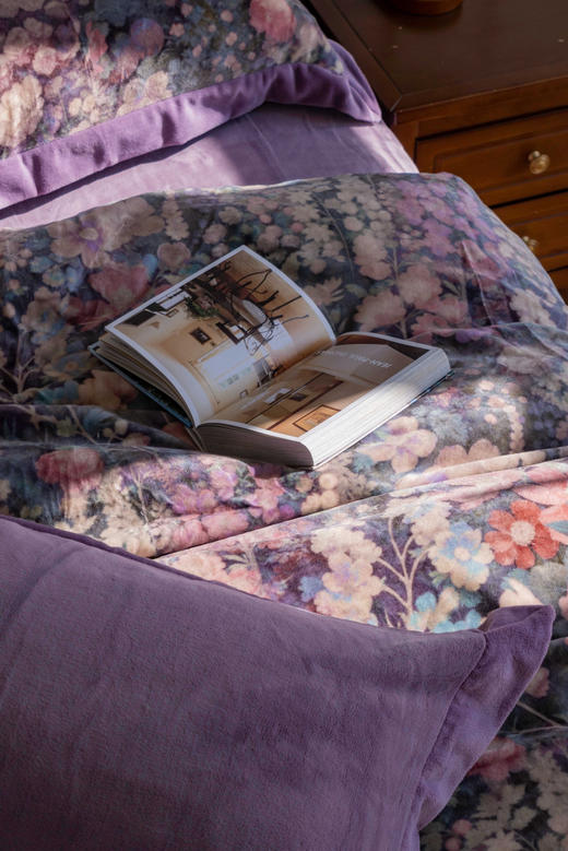 德国百年品牌👉【舒雅生活｜双面波斯暖绒印花四件套】✅A类标准，无甲醛，无芳香胺，无荧光剂  ✅超细旦纤维，双面波斯暖绒，绒感丰富，一触即暖，持久锁温 🔸240g/m2超高克重， 🔸 商品图1