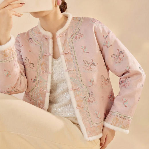 「自」全新升级【铂金会员707/天猫959/差价252】(13819)洛诗琳中国风刺绣羽绒服2025冬季新中式设计感保暖外套女 商品图0