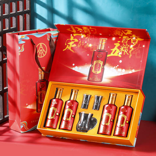 热卖中！！【五粮液集团出品】五味人生 • 二两九四瓶装礼盒 45°浓香型白酒 145ml*4瓶/盒 一瓶一码，可扫码查真伪 每盒送分酒器+2个酒杯！ 商品图0