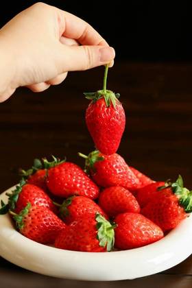 上海本地章姬奶油草莓&(甜蜜之吻)白露