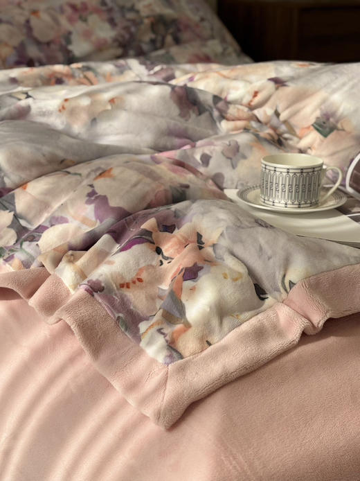 德国百年品牌👉【舒雅生活｜双面波斯暖绒印花四件套】✅A类标准，无甲醛，无芳香胺，无荧光剂  ✅超细旦纤维，双面波斯暖绒，绒感丰富，一触即暖，持久锁温 🔸240g/m2超高克重， 🔸 商品图10