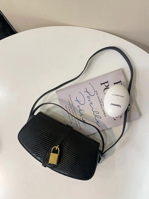Celine TABOU 黑色 蜥蜴皮 锁头 腋下包 商品图0