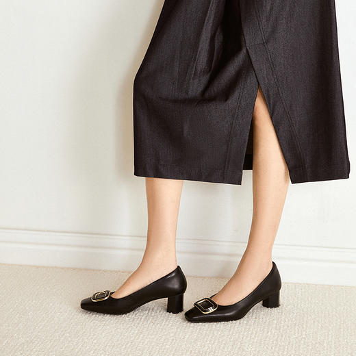 【静音系列】千百度扣饰粗高跟鞋女2026春季新款通勤方头浅口单鞋A26184480 商品图2