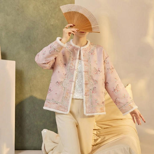 「自」全新升级【铂金会员707/天猫959/差价252】(13819)洛诗琳中国风刺绣羽绒服2025冬季新中式设计感保暖外套女 商品图3