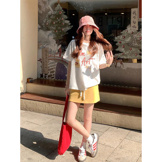 <曾小咸推荐>白色印花短袖t恤黄色半身裙 商品图2