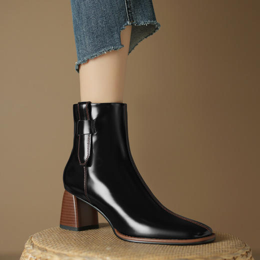 【预售5天】短筒女靴子秋冬新款简约时尚短靴抽带设计粗高跟时装靴HCYYHD&5015 商品图3