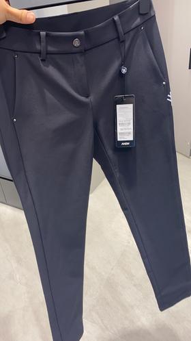 Anew早春女士侧破骨直筒长裤来了！采用略厚的防水弹力面料，挺括有型，初春乍寒，露水多，防水又能保暖的神裤实穿又时髦，侧边破骨修饰腿部线条，显瘦拉高，版型一流，直筒版型对身材要求不高，穿着感舒服！
