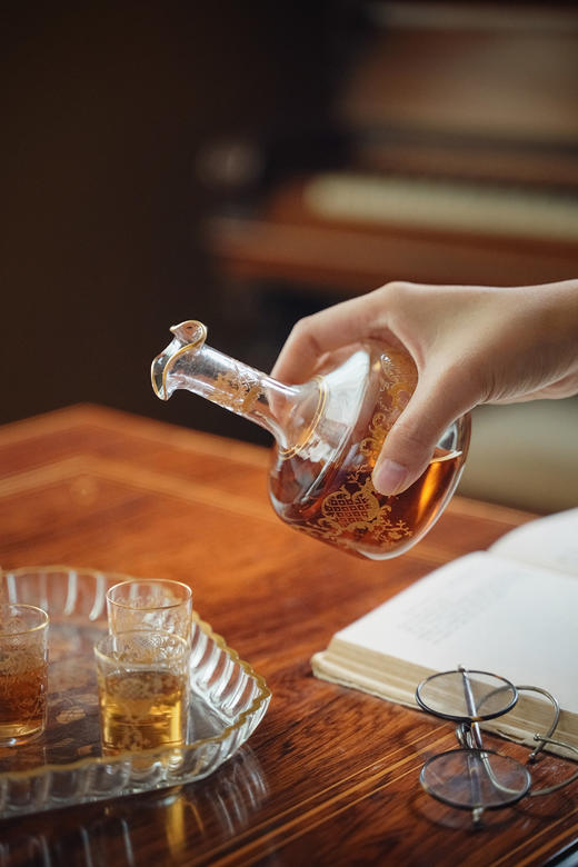 独角鹿西洋古董20世纪初法国著名水晶工坊圣路易出品24K描金修饰Talma花纹款精雕水晶酒具套件 商品图3