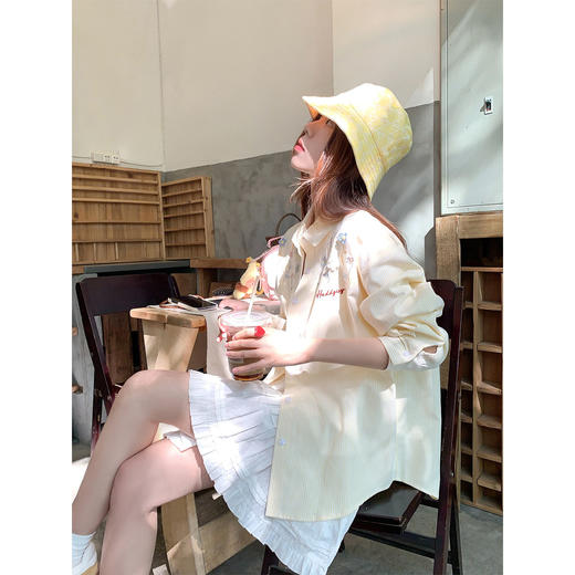 <曾小咸推荐>韩系黄色条纹刺绣长袖衬衫 商品图2