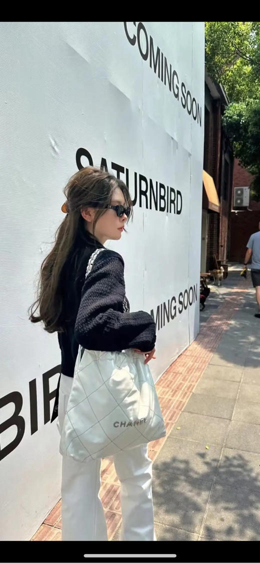 Chanel 22bag 中号 白银 油蜡牛 黑缝线 单肩包 商品图2