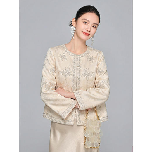「自」全新升级【铂金会员367/天猫499/差价132】(21957)洛诗琳新中式复古蝴蝶绣花外套2026新款高级感钉珠国风上衣 商品图0