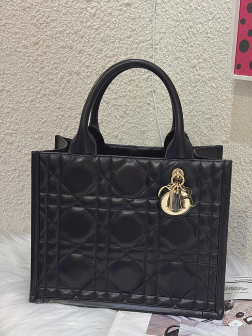 Dior Book Tote 小号 牛皮 黑金 斜挎包 商品图1