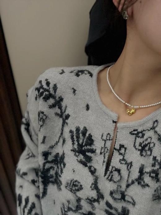 F012237秋冬搭配毛衣好看飞了～珍珠/福牌小马项链 商品图12