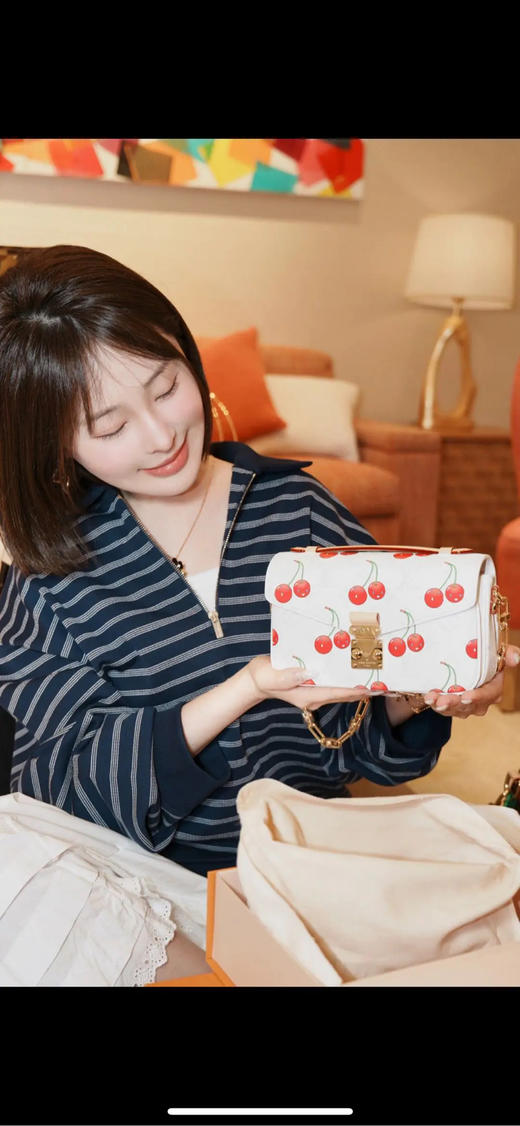 LV 村上隆×樱桃联名 mini 邮差包 商品图3