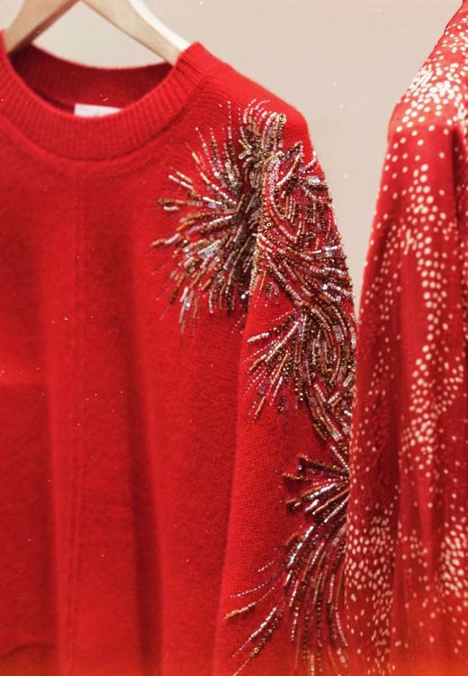 【来点不一样的】新年氛围红！柜3100+！2026璀璨烟火红色新年圣诞氛围感毛衣女针织衫！！ 商品图1