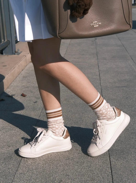 点此购买 蔻驰COACH女款经典老花舒适运动休闲鞋 dx 340281 商品图8