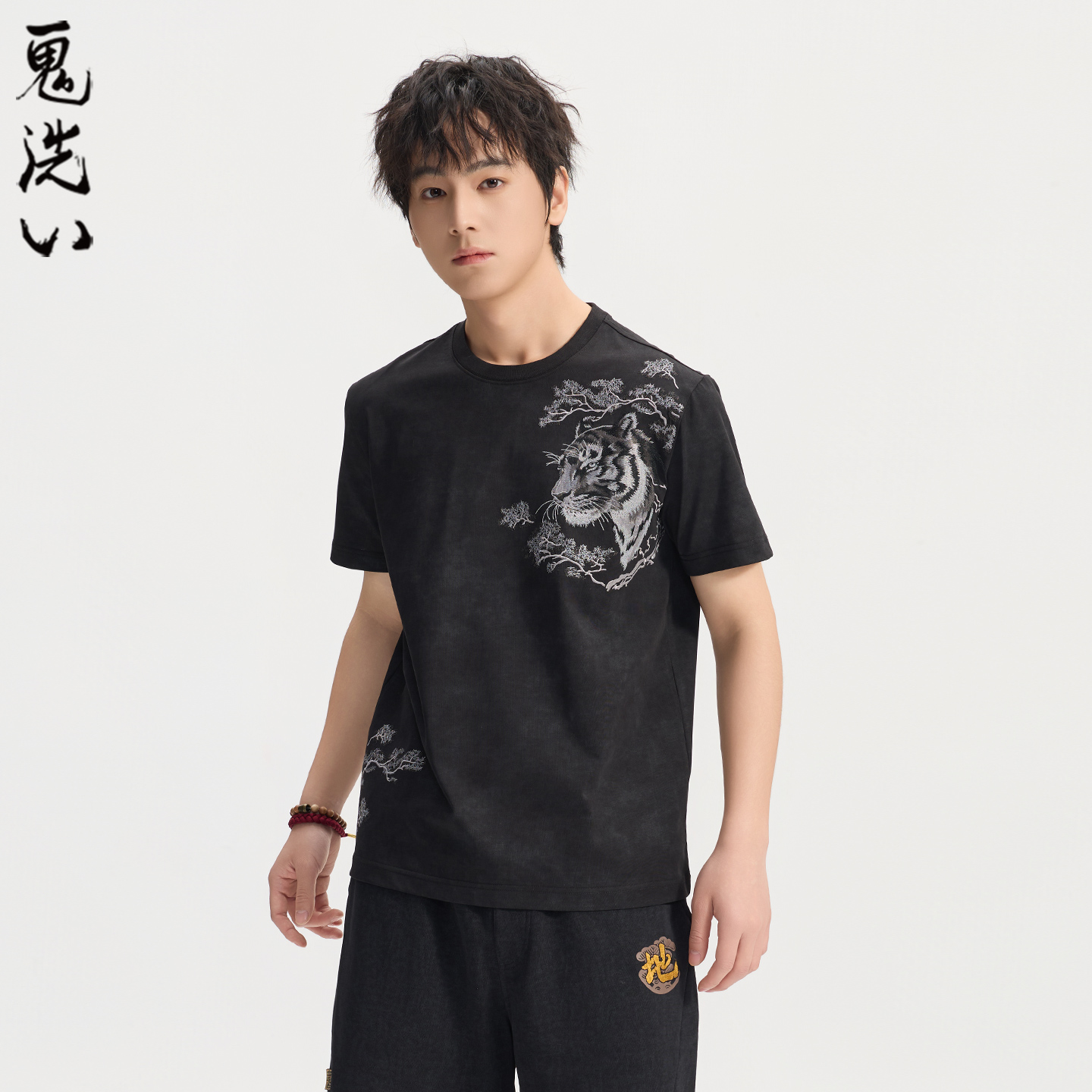 ONIARAI/鬼洗26春季新品泥棒蓝黑虎绣花休闲短袖T恤男式 N840298