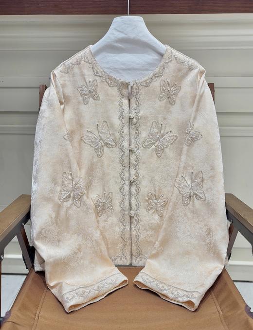 「自」全新升级【铂金会员367/天猫499/差价132】(21957)洛诗琳新中式复古蝴蝶绣花外套2026新款高级感钉珠国风上衣 商品图2