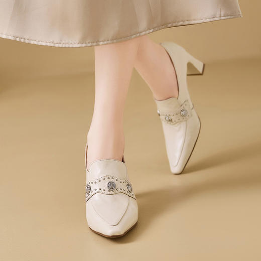 【预售5天】白色巨好看小皮鞋~高级感真皮粗跟单鞋民族风高跟乐福鞋MBJR&5911 商品图2