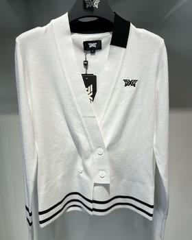 PG家新款女士针织外套来了！市场高品质❗️法式学院风，清新减龄，本季的爆款推荐！撞色条纹加排扣的设计，给整件针织注入立体感和时尚感，看起来就灰常的高级，实穿又日常是一款针织开衫，搭配半裙或长裤！