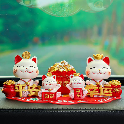 原创设计【国潮新风尚  好运一路随】新款摇头招财猫车载摆件 中控台可爱喜乐平安猫装饰 红色平安防滑垫 商品图1