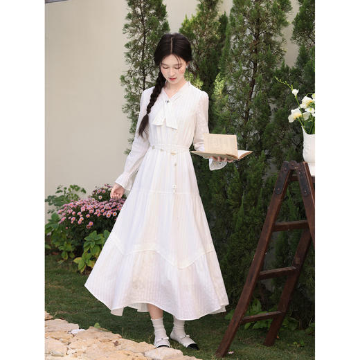 鹿向南「淡雅栀子」米白色长袖连衣裙春新款时尚高腰修身A字裙女 商品图1