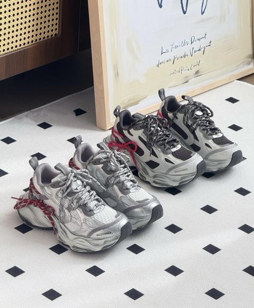 点此购买 巴黎世家女士心动红线双做旧老爹鞋 dx 340255 商品图0