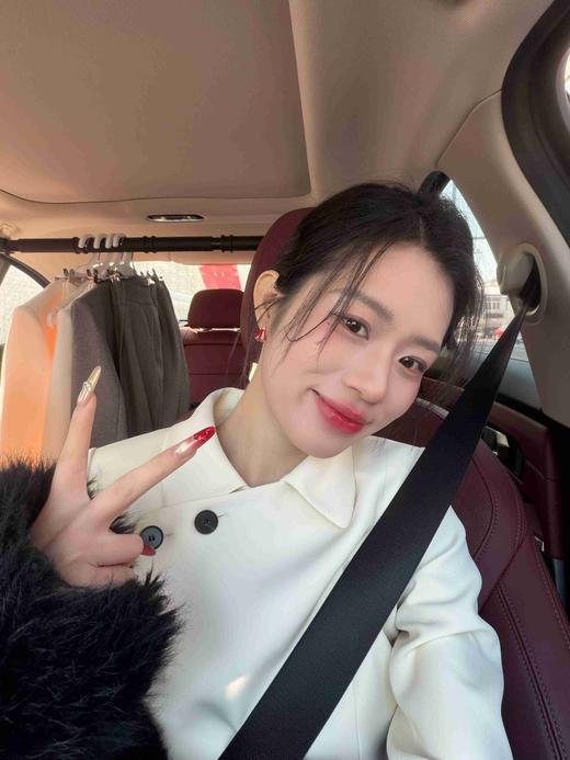 法小曼*子珍专区米白色翻领收腰连衣裙女秋冬中长款通勤Q1511 商品图4