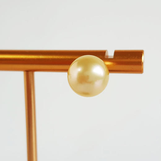 【天然正品】AU750黄金镶天然约9.4MM近正圆无暇香槟金色海水珍珠耳钉20.0*9.4*9.4MM （皆取最大值）311225NJM63特价：1380 商品图3