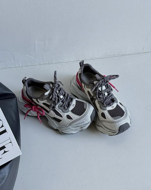 点此购买 巴黎世家女士心动红线双做旧老爹鞋 dx 340255 商品图11