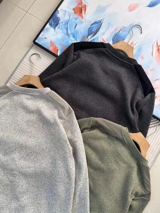 D012253立裁压胶口袋冬季加绒打底休闲套头圆领拼色卫衣 商品图6