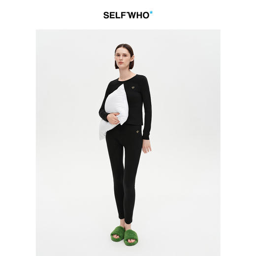 SELFWHO绵羊毛混纺高弹黑色打底衫女2025冬新款撞色刺绣修身上衣 商品图3