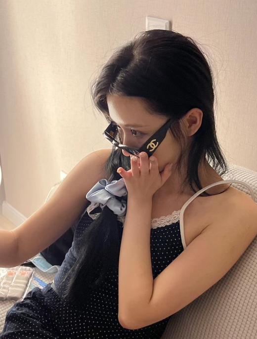 一店k （客供进口醋酸板材！）当你拥有这幅墨镜 你就会拥有无数张超帅的自拍！！好看炸了！方圆脸也闭眼拍！真的好看又高级 还得是小香！墨镜一带感觉已经在巴黎了！辛芷蕾王一博同款 商品图3