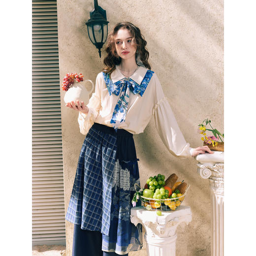 两三事梵高文艺 云上纸舟 2026冬季新款印花可拆翻领灯笼袖衬衫女 商品图3